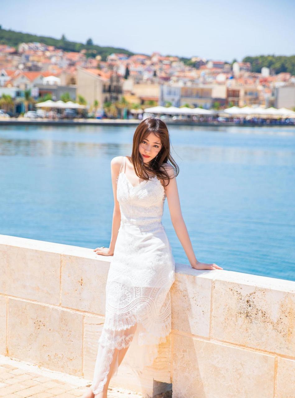 迪丽热巴秀美腿玉足