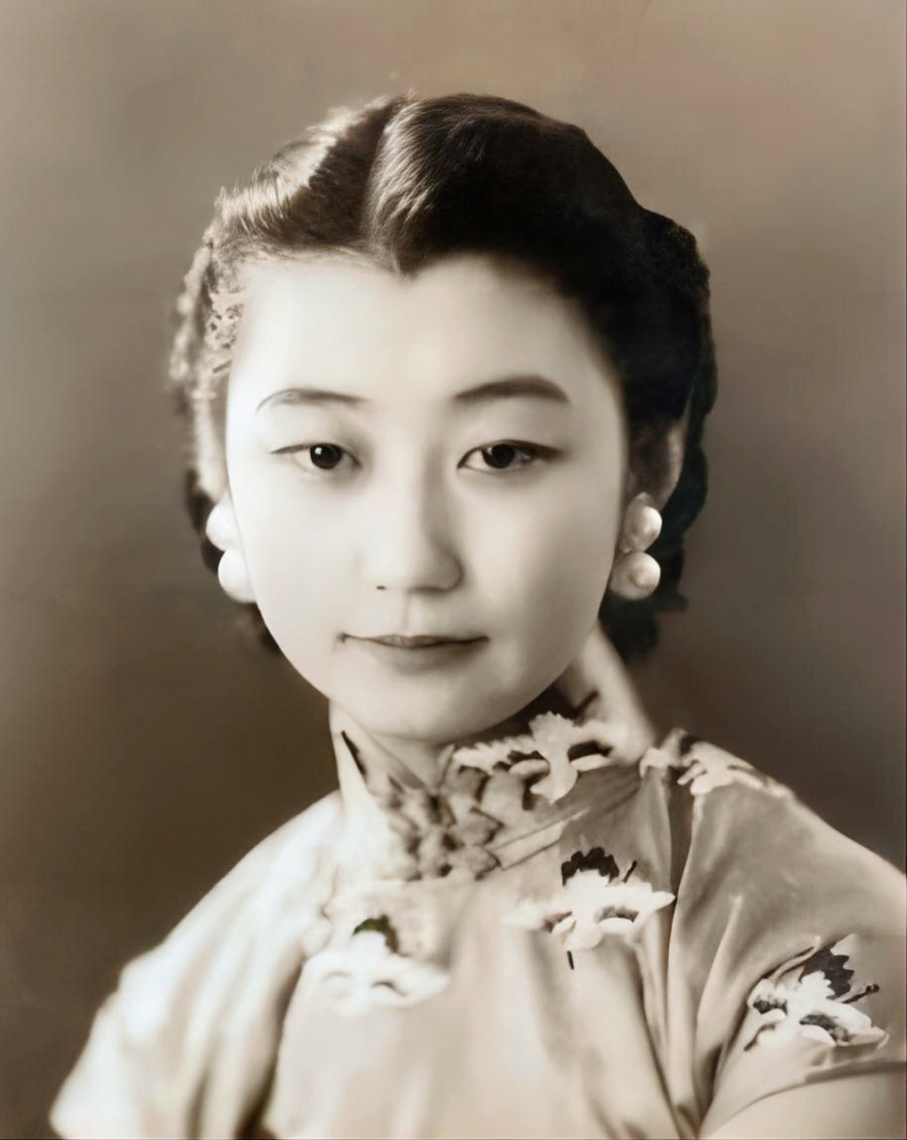 即便如此,他却不敢对军阀公子卢筱嘉说一句重话.