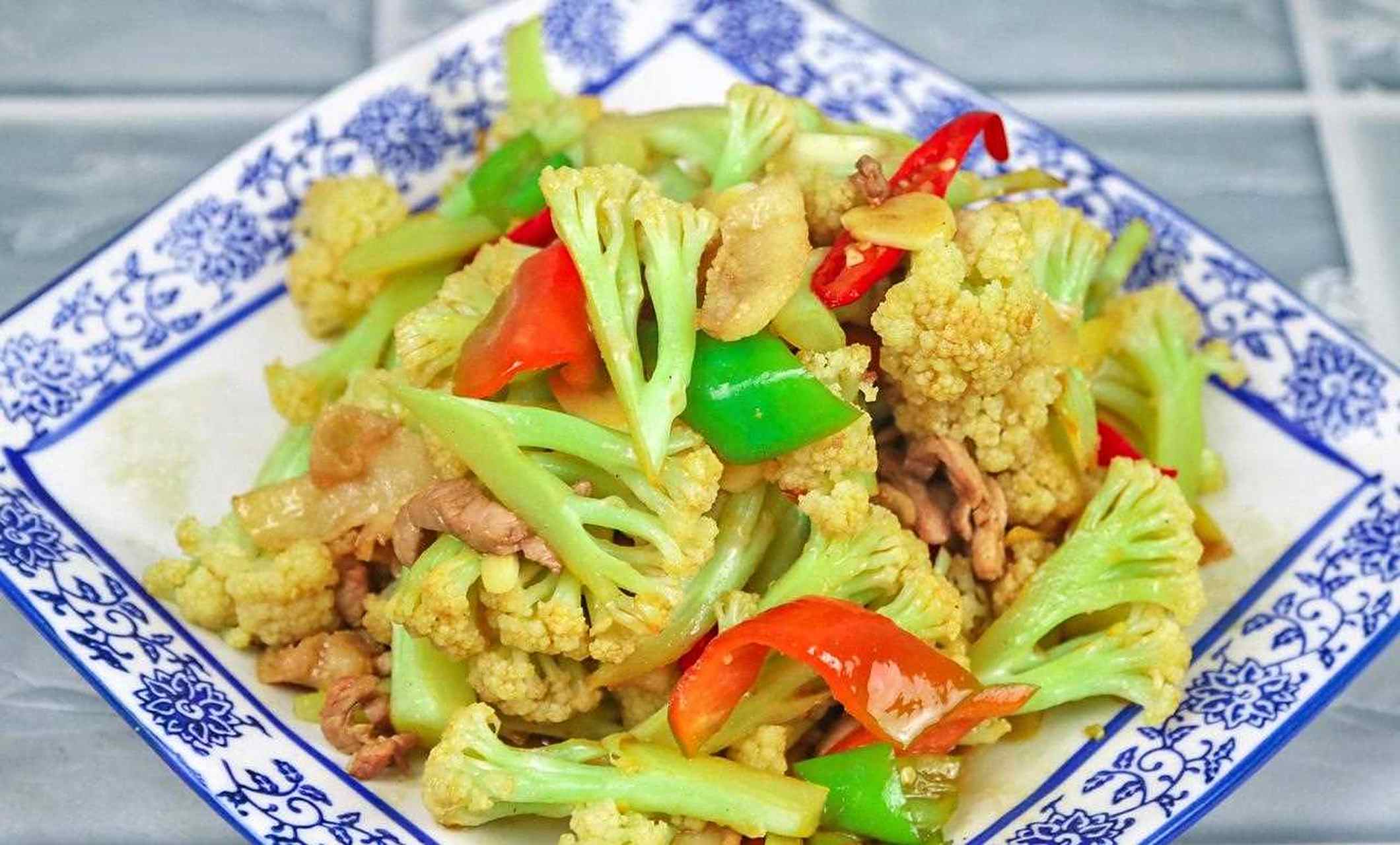 分享一道小炒有机花菜的做法,食材简单,少油清淡,特别适合家庭做,观看