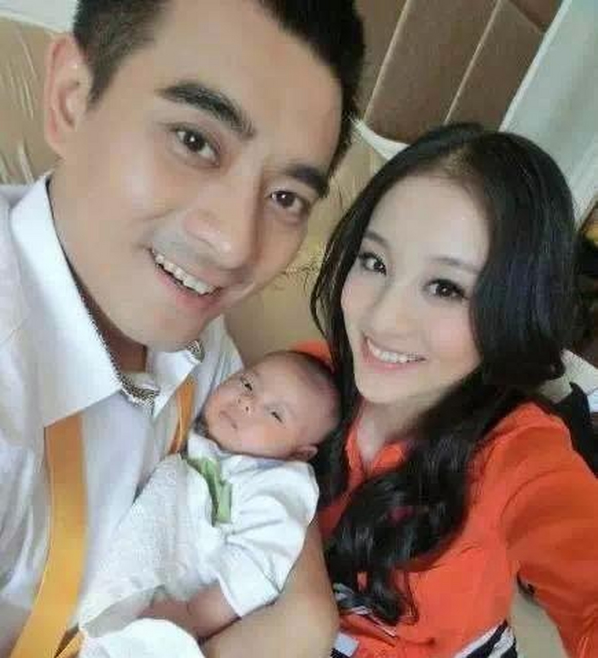 当时高磊鑫凭借着自己怀孕与薛之谦步入婚姻,婚后不久,又说自己流产