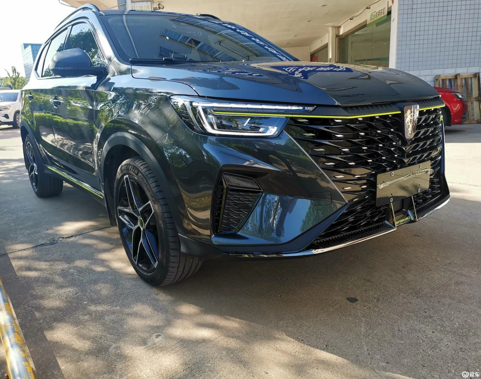 外观很不错,空间一般,油耗我比较佛系】  荣威rx5 2021款plus 330tgi