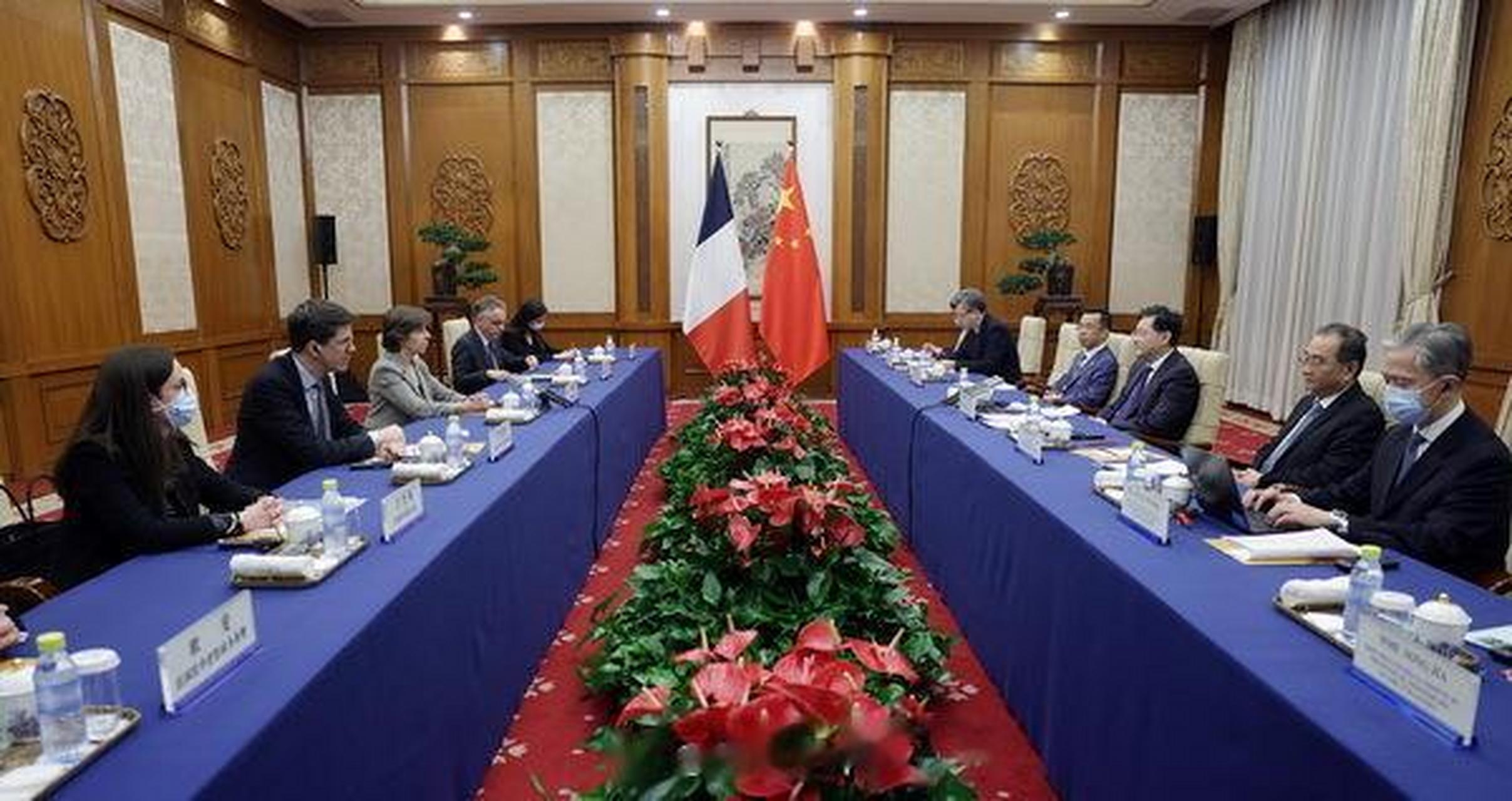 秦刚外长会见法国外长科隆纳