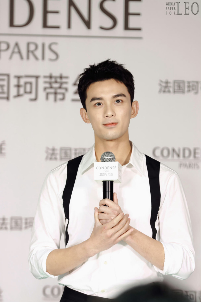 吴磊杭州# 磊磊好帅!疯狂打call 这一身衣服犹如少年郎,意气又风发!