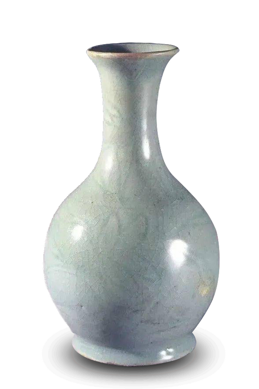 北宋汝窑天蓝釉刻花鹅颈瓶 高19.5厘米 口径5.9厘米 底径8.