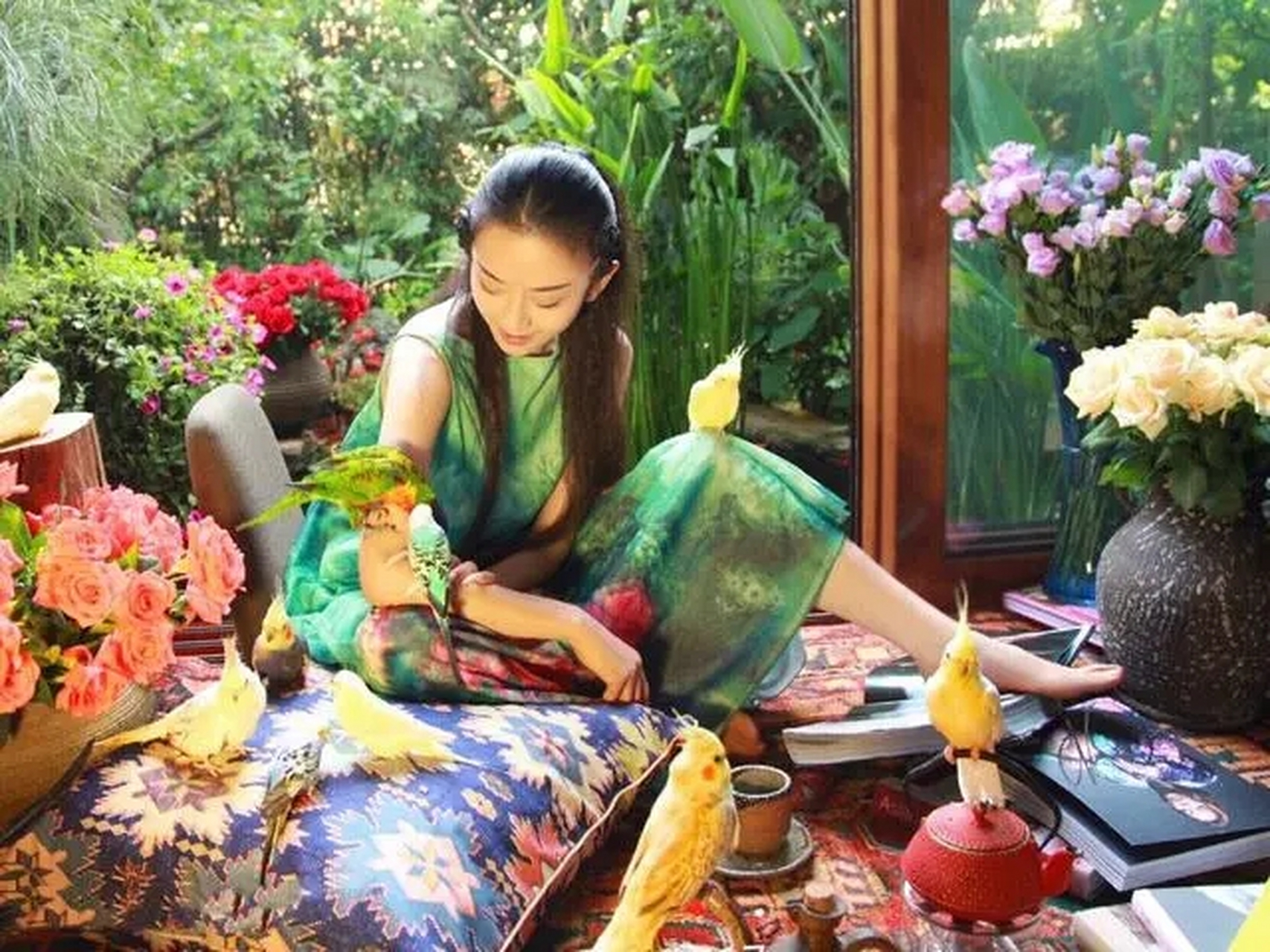 64岁杨丽萍在大理洱海的3000万"豪宅"火了:三面环海似仙境,整改后,需