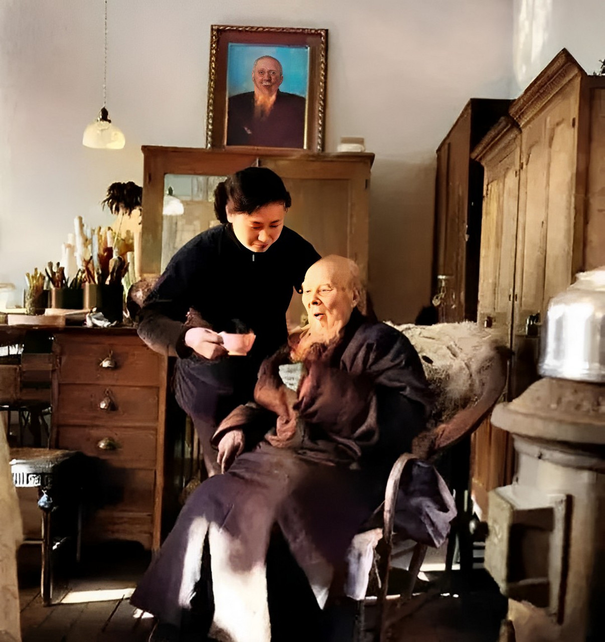 二十多岁的夏文珠是高山族,优雅美丽,齐白石在夏文珠的耐心照顾下爱上