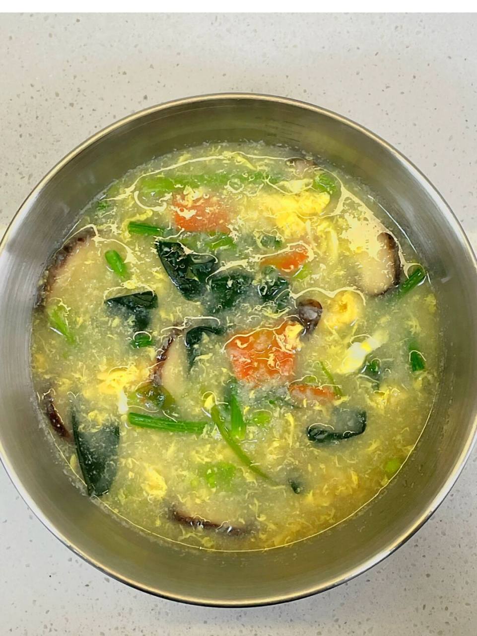 老婆不爱吃菜 看到这种全是绿叶菜的食物就很拒绝[尬笑] 但是今天这汤