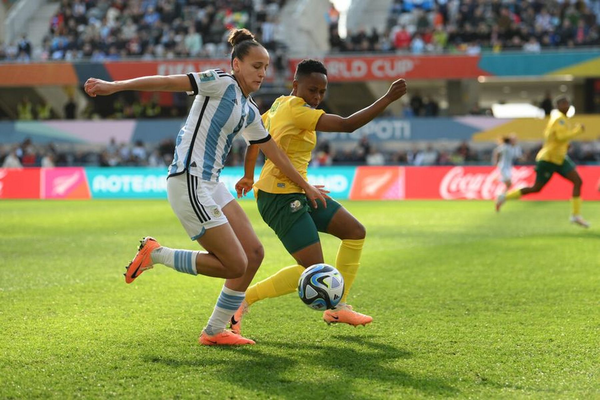 女足世界杯-阿根廷女足2-2南非女足  北京时间7月28日,女足世界杯小组