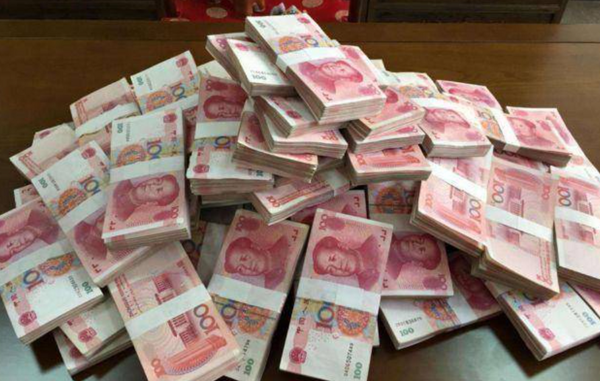 作为一个拥有一家四套房,数百万存款的家庭,我老公却仅开着一辆价值十