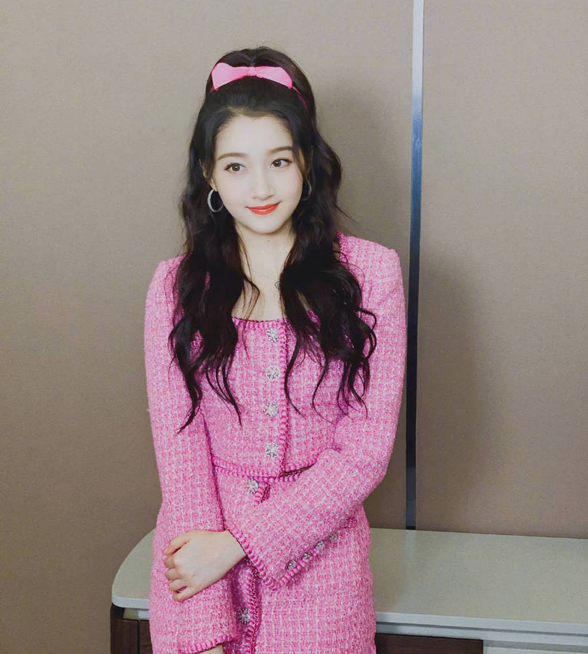 关晓彤粉色芭比造型曝光,网友直呼太梦幻了,快来一起看看吧!