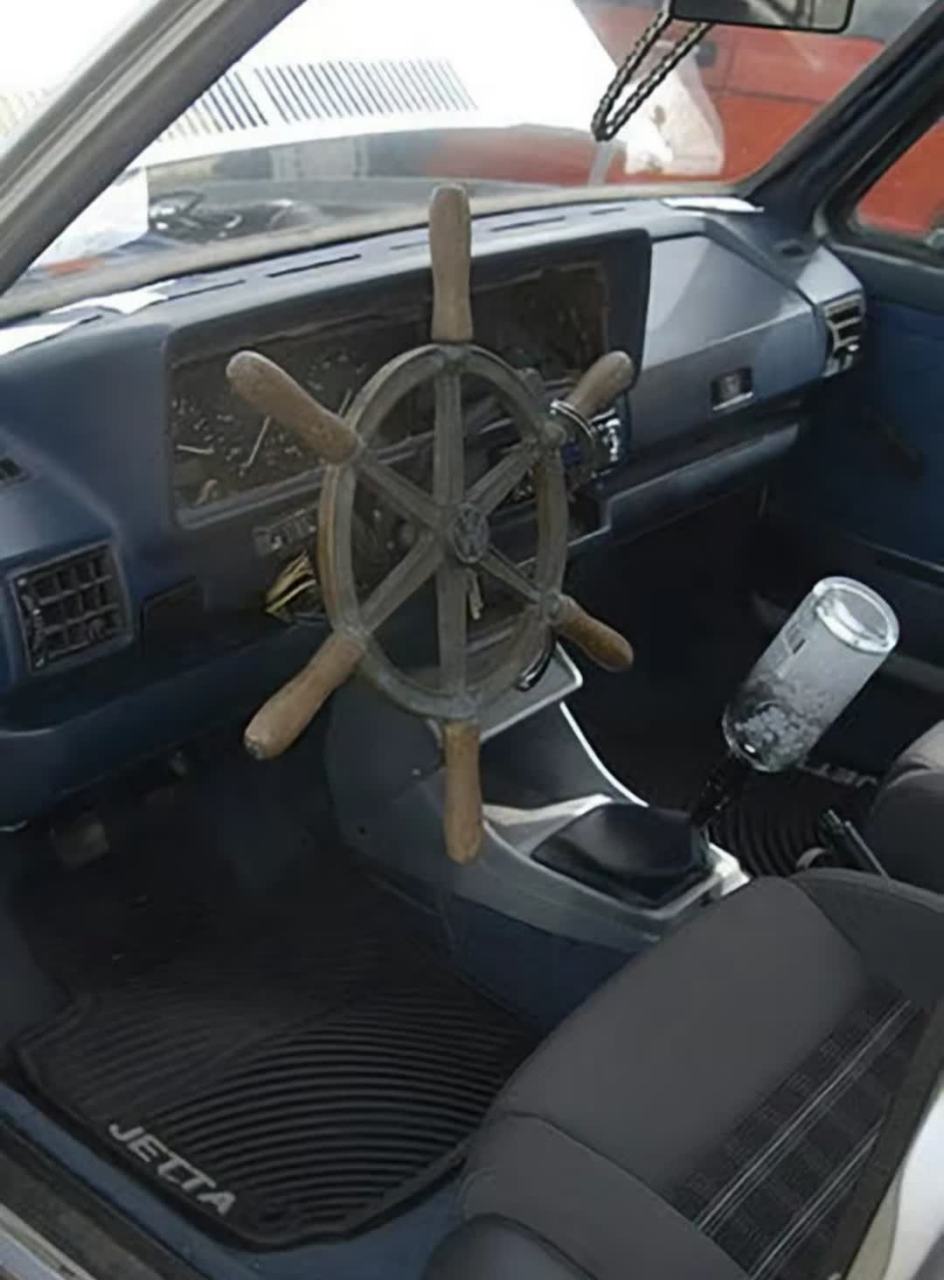 网友:牛逼改装了捷达方向盘和变速杆.[大笑][大笑]#搞笑