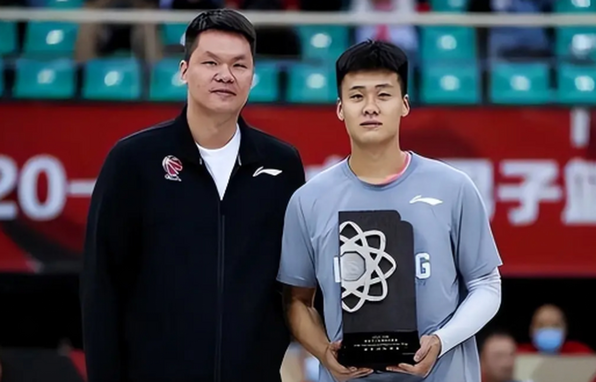 也有不少的球迷支持朱芳雨,他们觉得朱芳雨之所以不请外援,只是因为