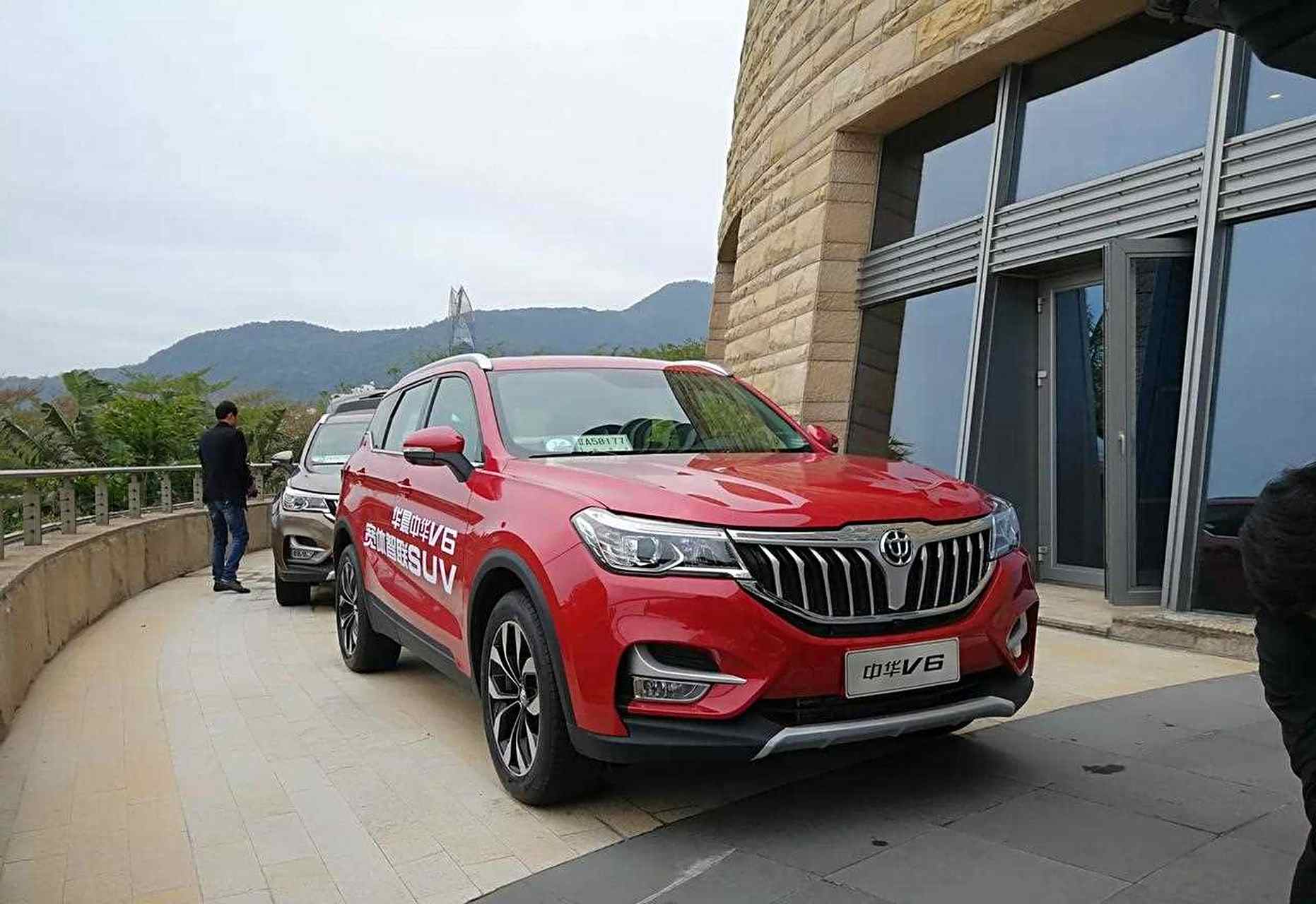 华晨中华v6多少钱(华晨中华v6是合资车吗)