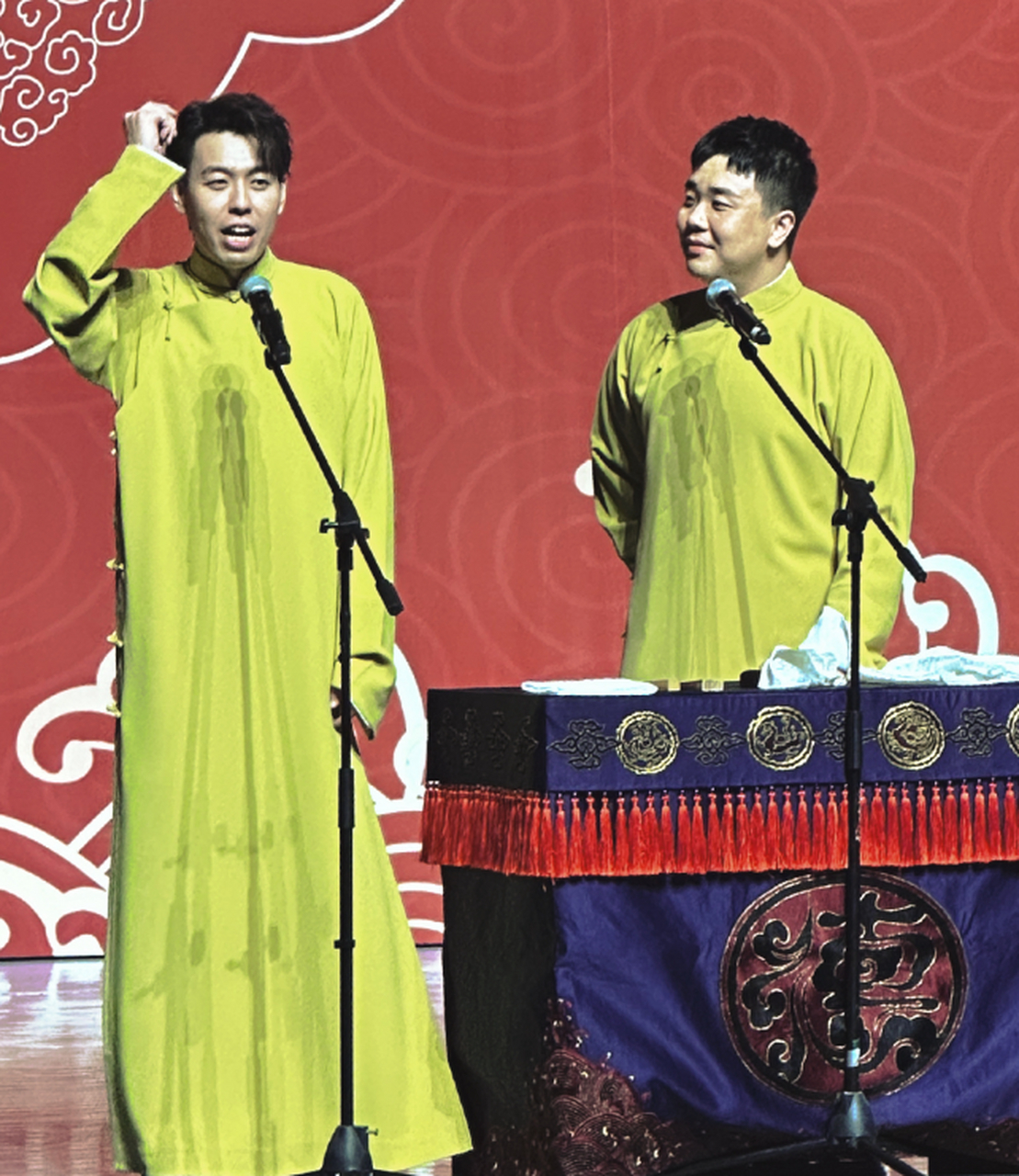 祝愿朱鹤松生日快乐,也希望他跟靳鹤岚这对相声组合,能够"百年好合"说