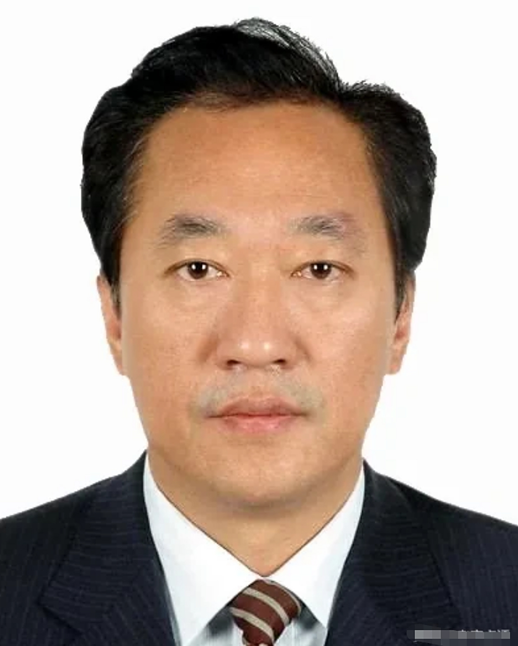 据权威媒体报道,刘荣喜曾任淄博市委办公厅工作多年,历任秘书二科副