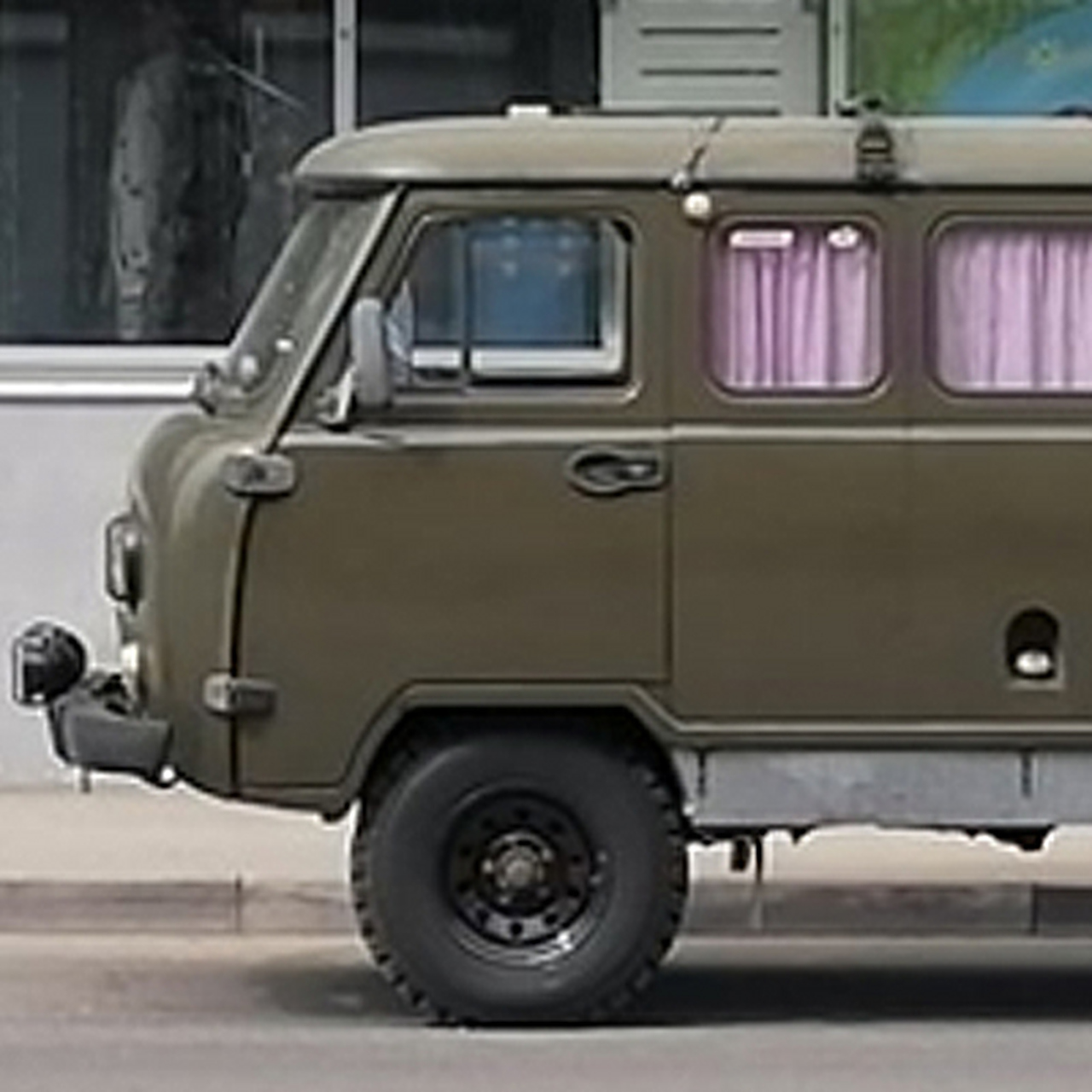 谁能知道这是什么车?不看完全图大概都猜不到是哪国的吧?