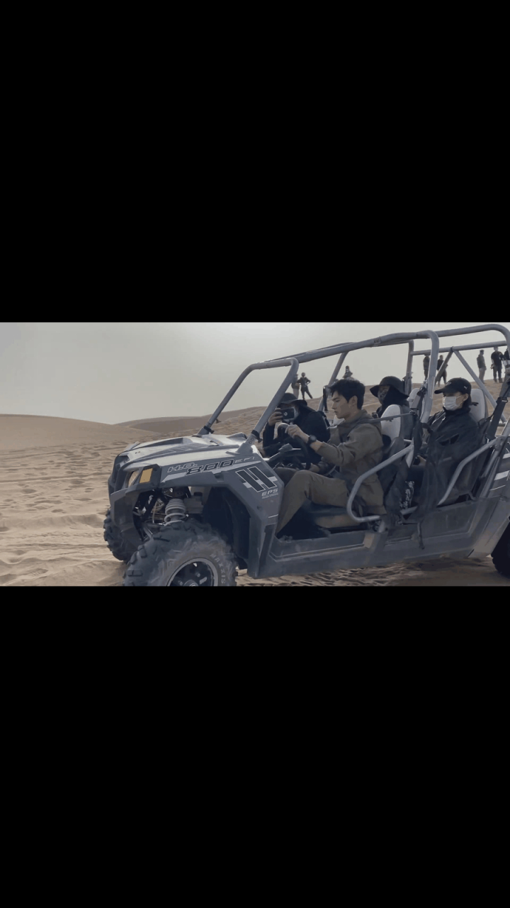 gif创作人# 一段杨洋沙漠开车视频的随手截图,这颜值,不夸张的说,男