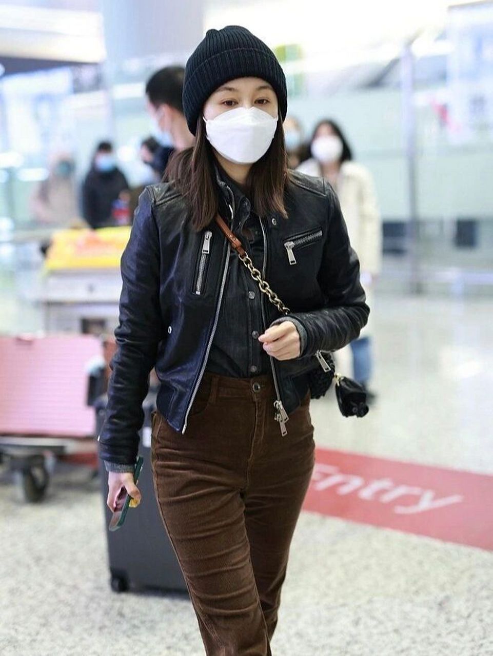 王子文的秋冬时尚穿搭指南  近期,王子文的私服穿搭引起了广泛关注.