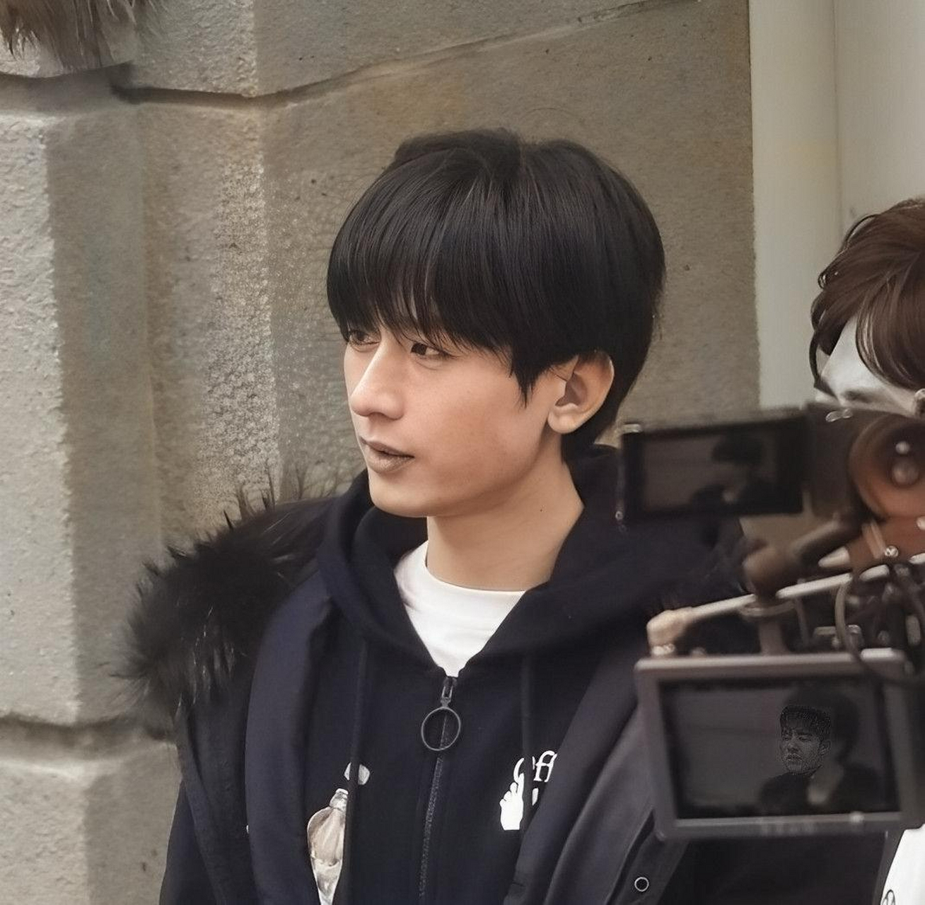 九年前的成毅,和现在相比,没有太大的变化,至少鼻子,嘴巴,眼睛和之前