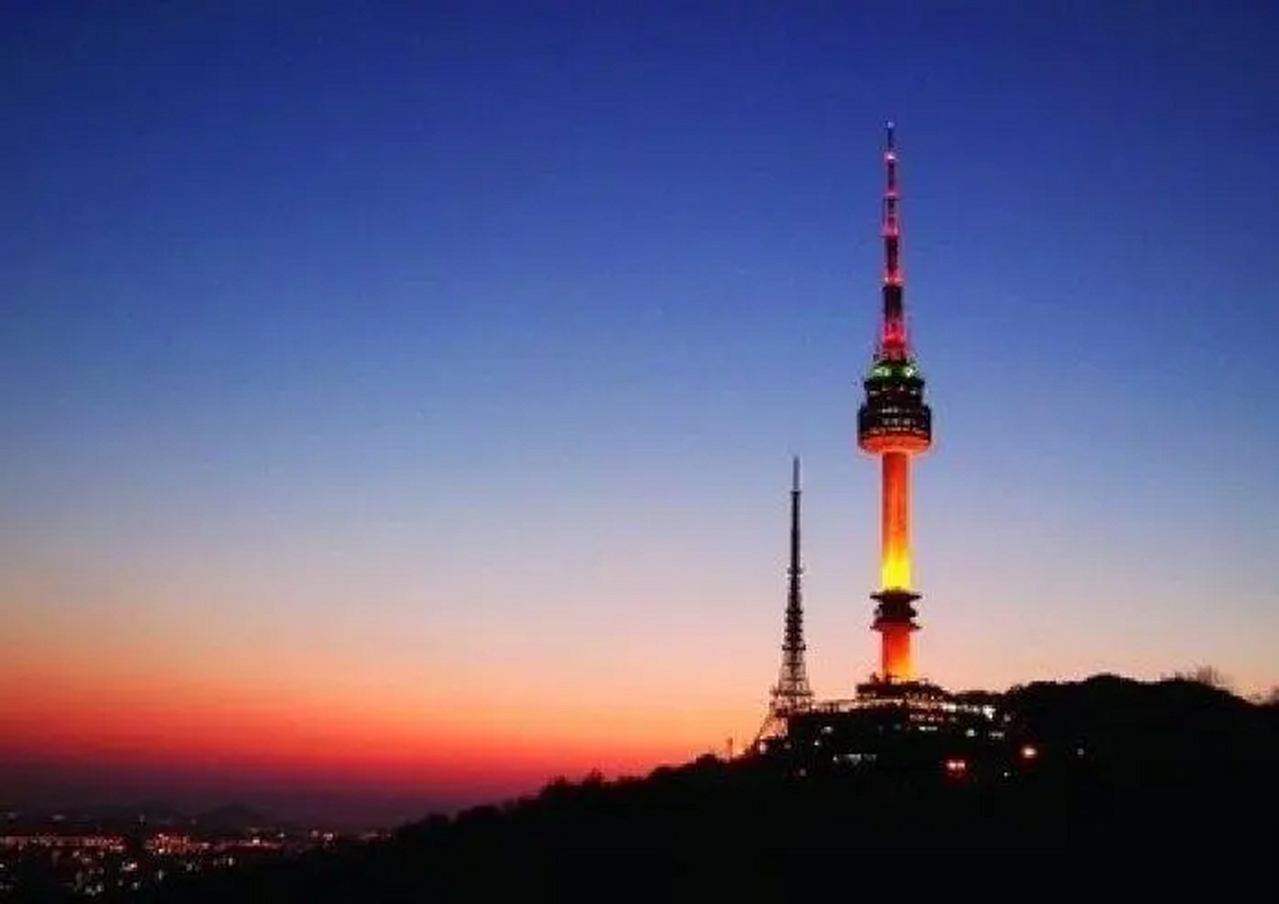 探访华夏邻国# 首尔塔,它被称为韩国首尔的地标建筑,也是众多韩痉粉