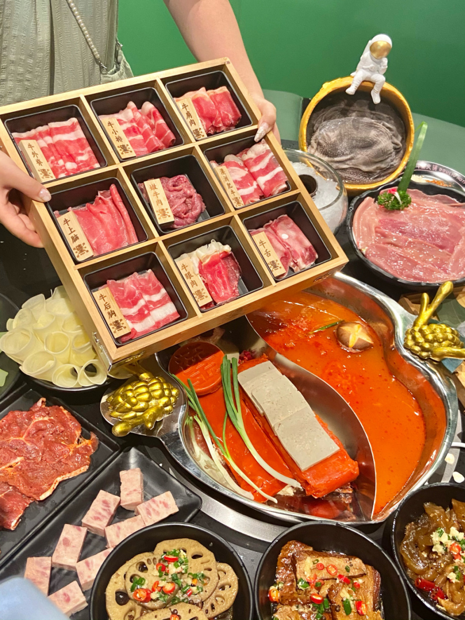 南京首家斗鎏火锅baby真的太会了好吃哭[→_→] 呜呜!