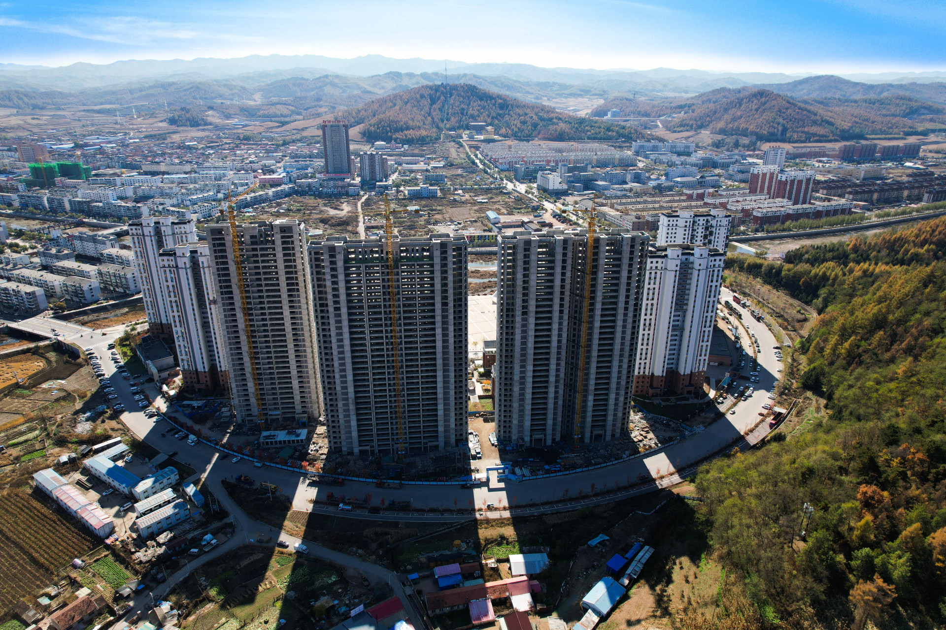 新宾满族自治县龙昇湖畔建设中 #振兴新突破辽宁杠杠滴# #贯彻二十大