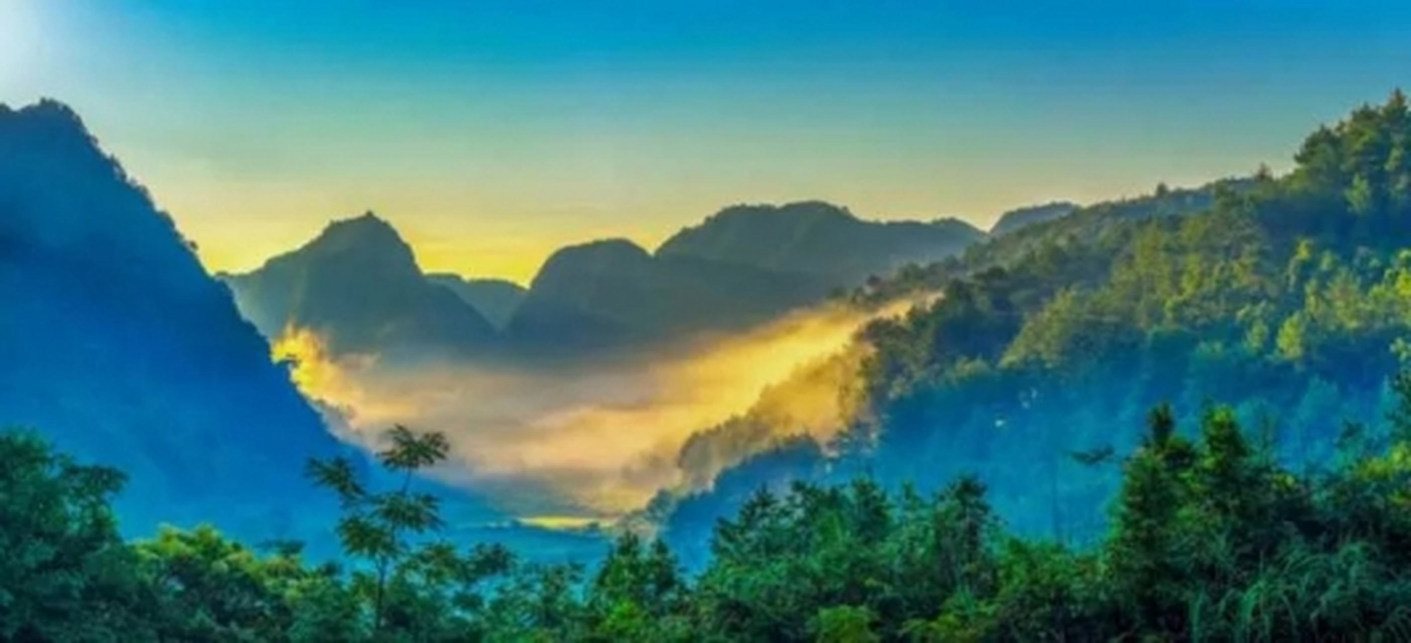 平塘天坑群以打岱河为中心,气势磅礴,规模宏大.