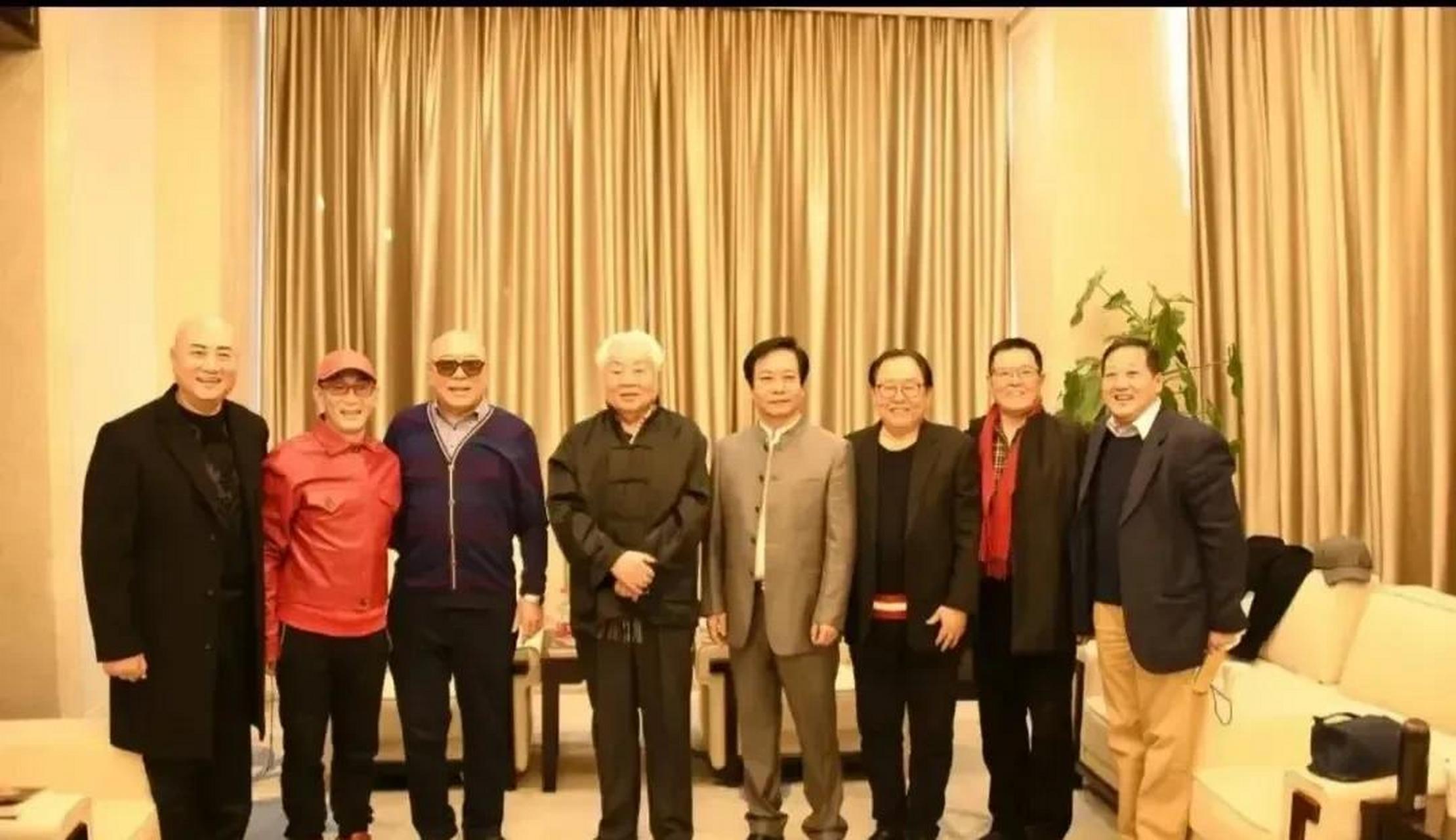 六小龄童再次扮演孙悟空这个角色,但却是去喘吁吁的,把沙溢,杨紫,杨迪