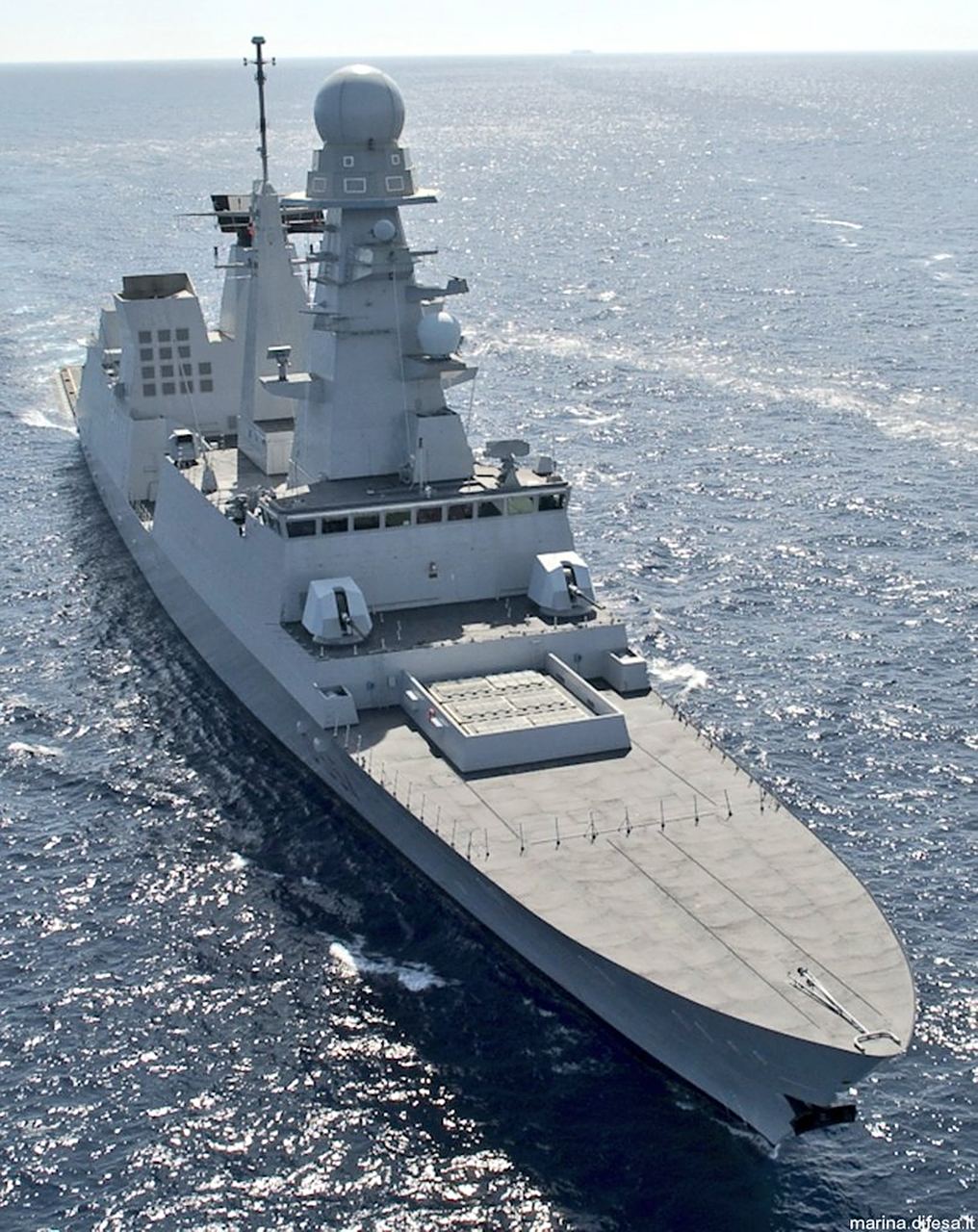 地平线级驱逐舰(dgh itsdoria)独特的舰型 结构,铸就了该舰的超群的