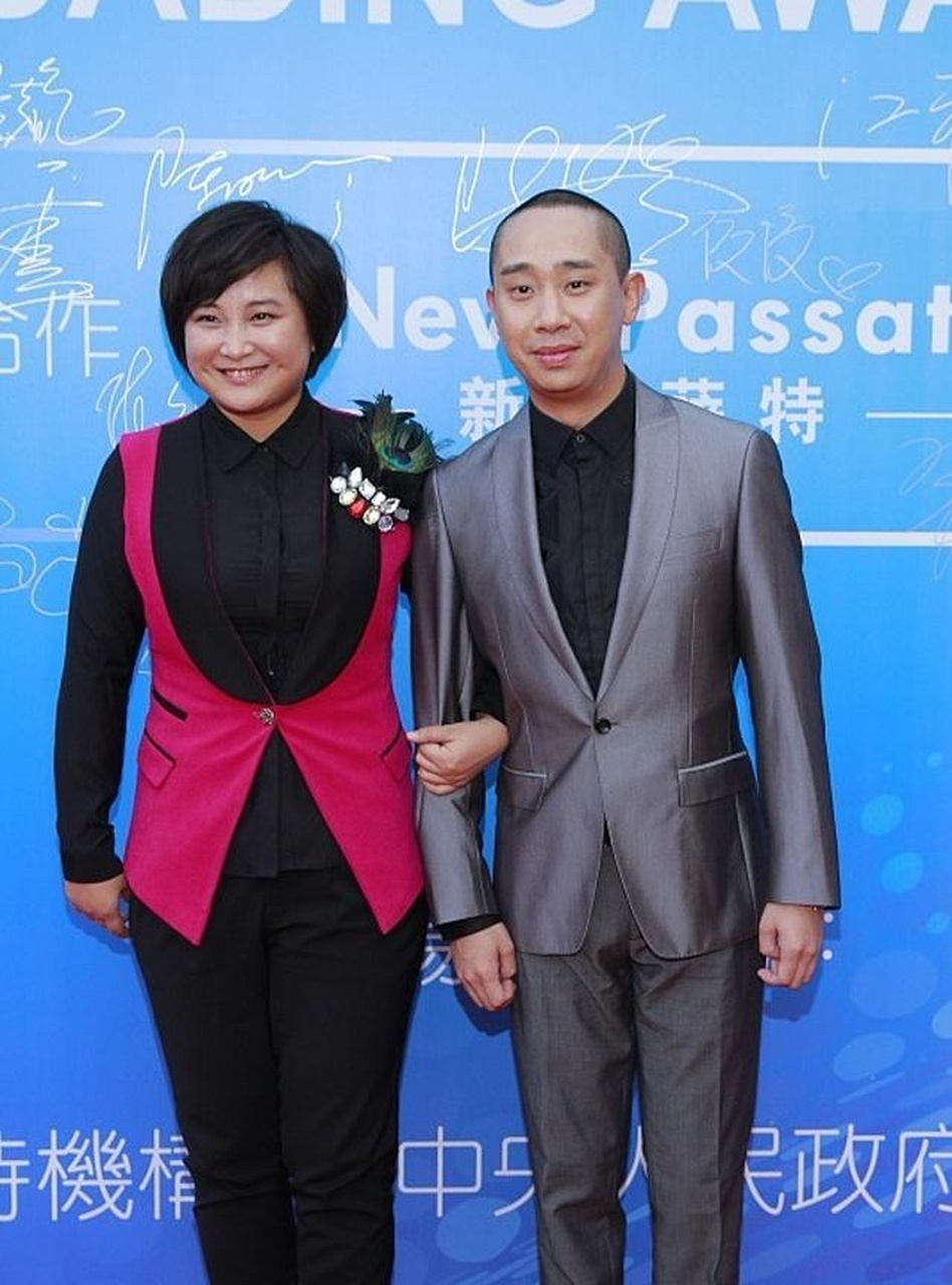 2009年7月,由贾玲,邹僧等人创办的新笑声客栈开张,成为酷口相声的