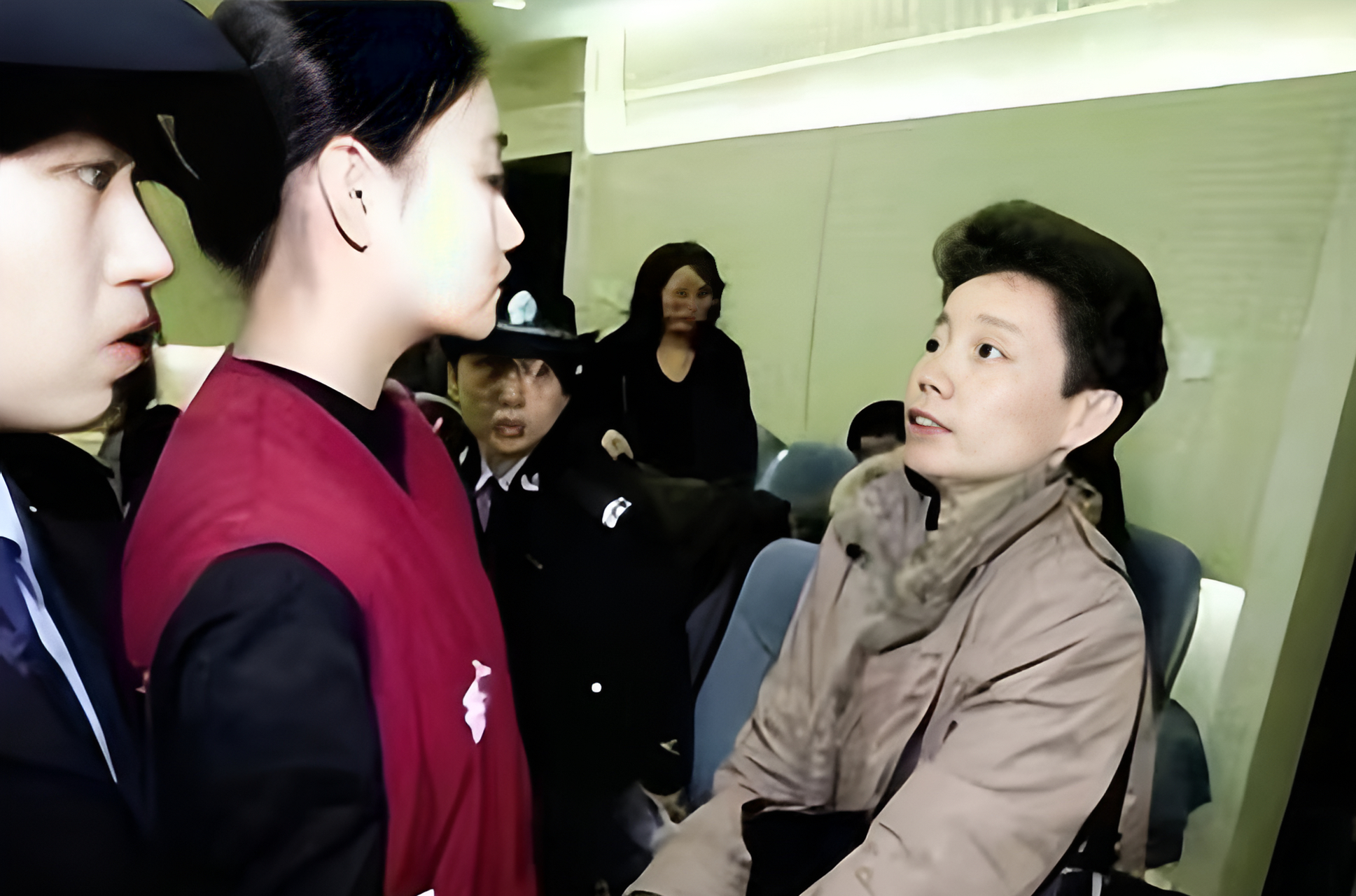 2006年,19岁的北京女模特张笑因为想给男友买保时捷而向世界冠军和亲