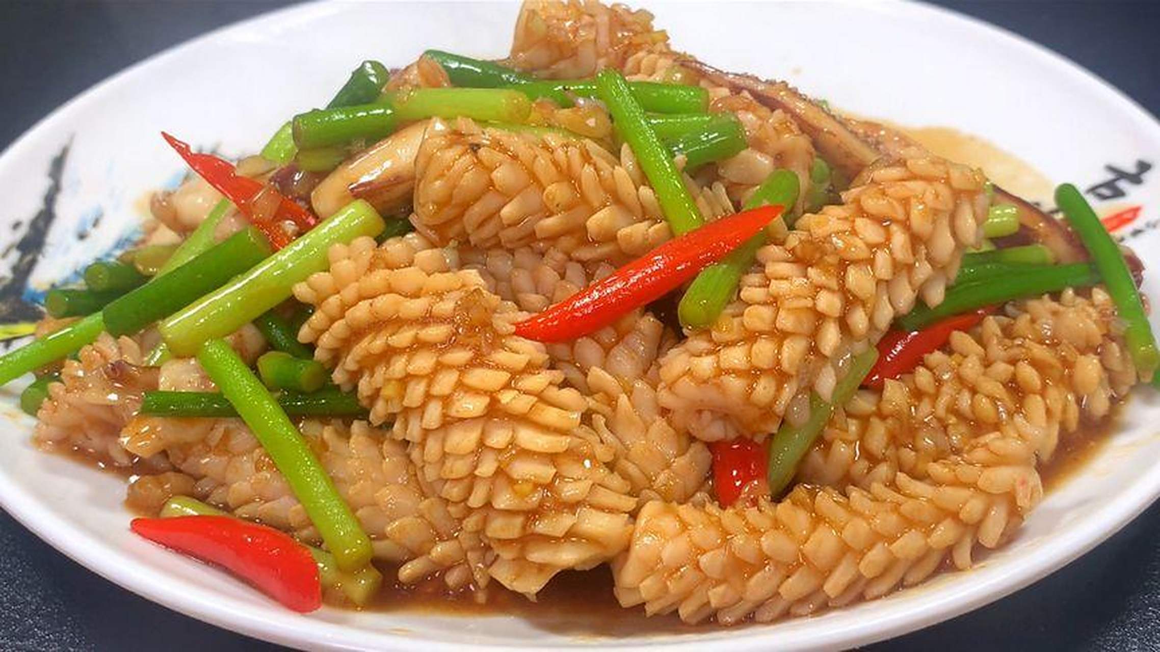 这样做蒜苔炒鱿鱼,好吃又美味.