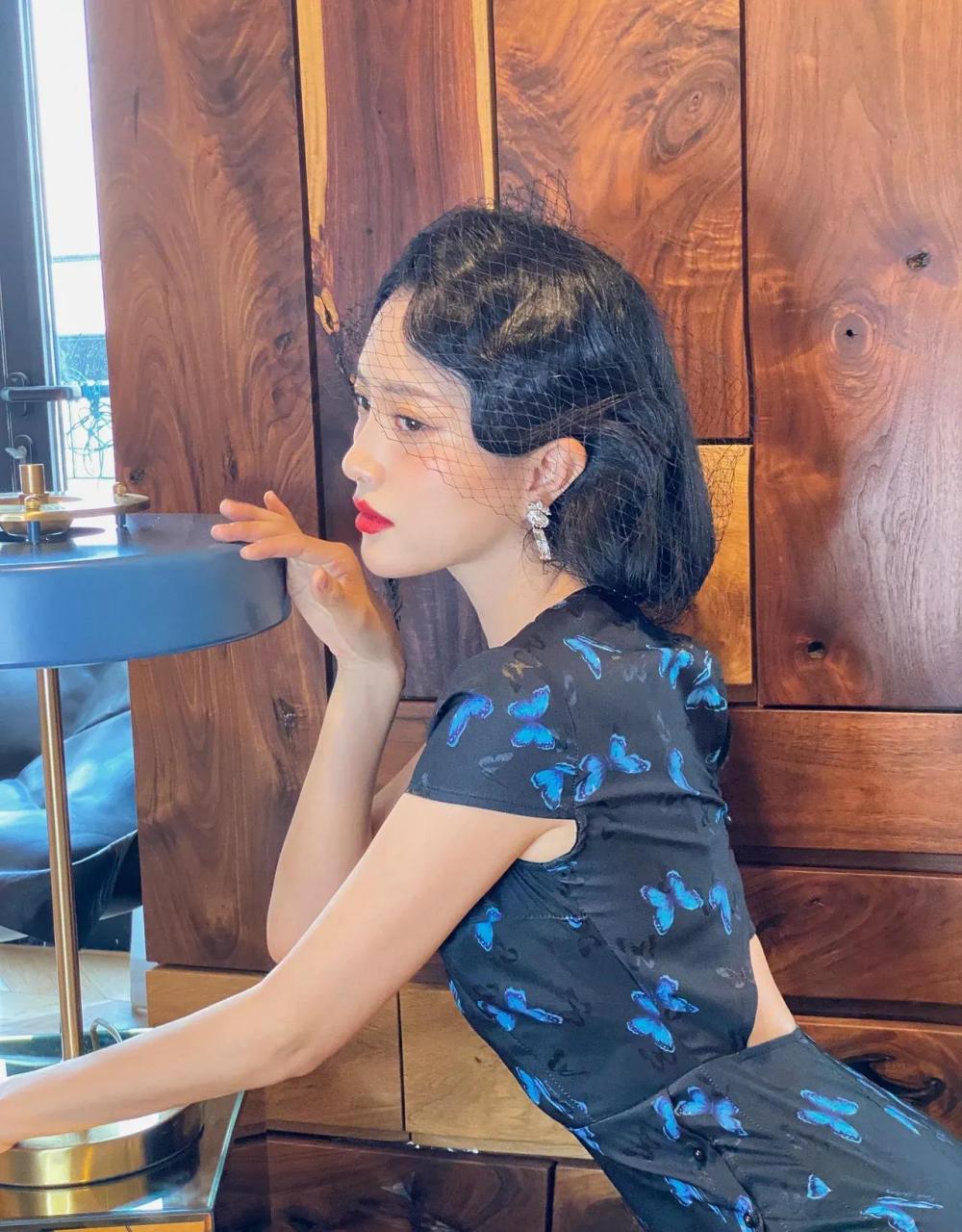 领动计划# #包文婧#  包文婧穿旗袍很有风度!