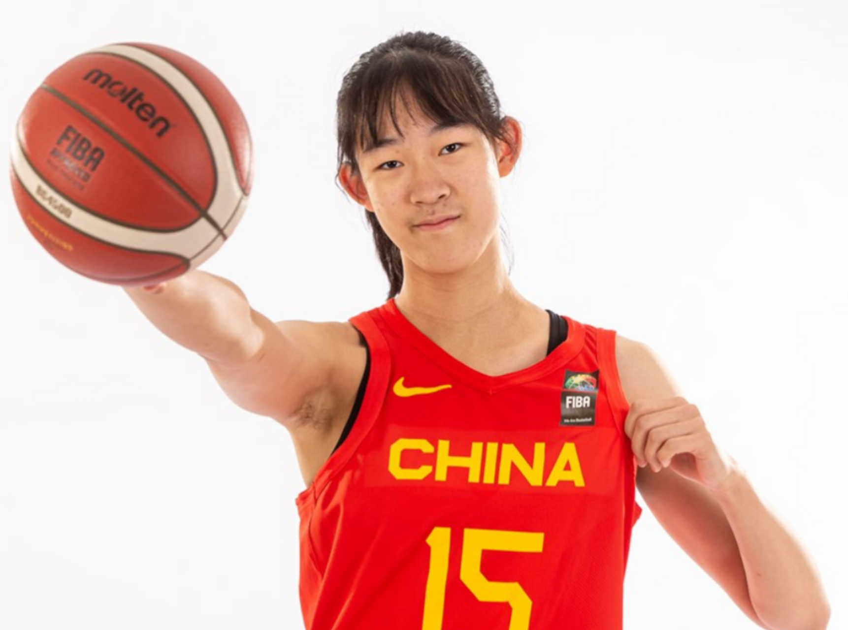 铁娘子李昕挂帅 梁雅琦坐镇篮下 主帅:李昕(90年代女篮国手后卫) 助教