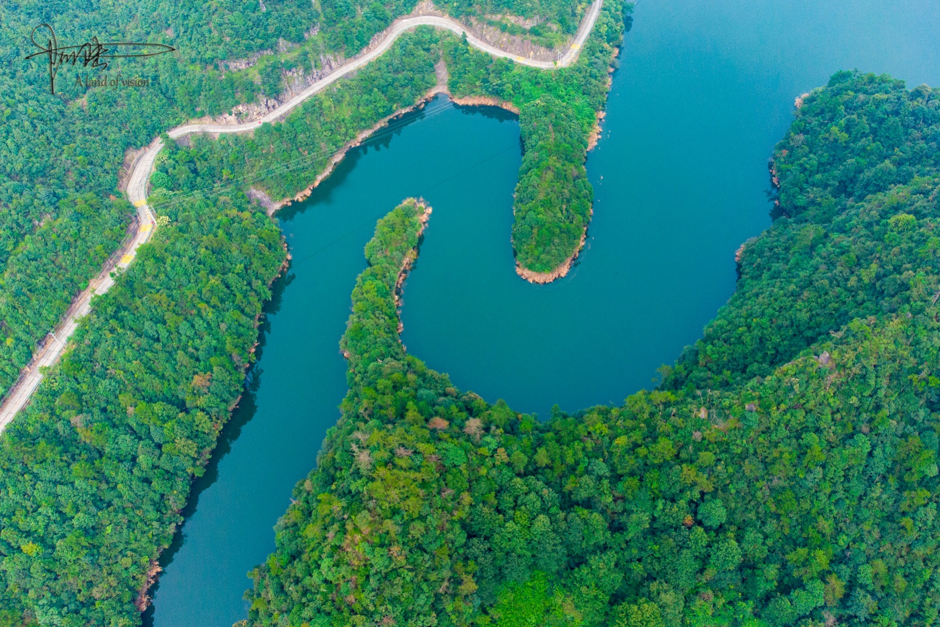 杭州桐庐横村镇是个很适合自驾游的地方, 途经"白云间"景区,虽是秋天