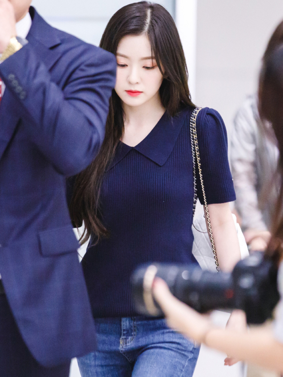irene私服穿搭 她侧颜很好看 irene裴珠泫近期两套机场私服look 裴姐