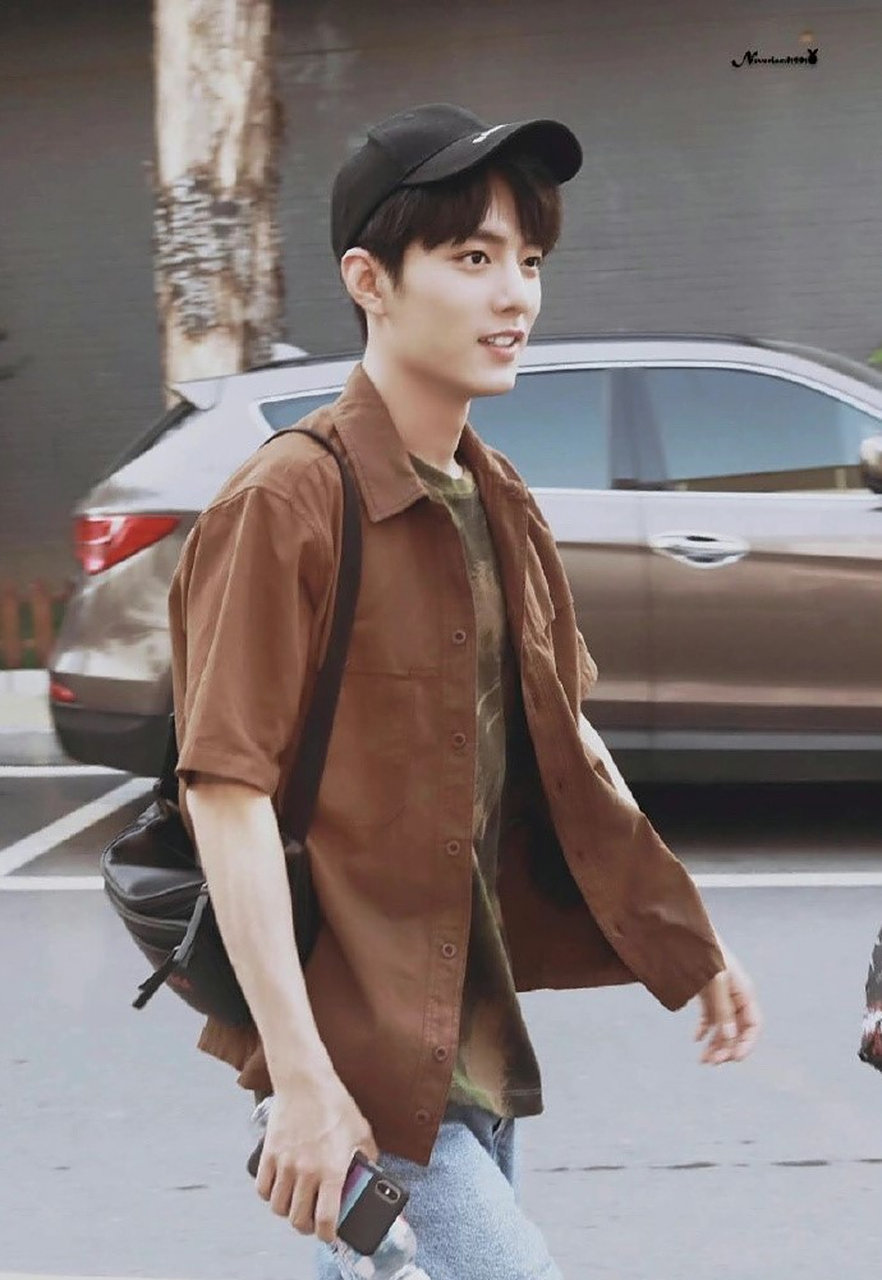 肖战早期饭拍图,简单的衬衫牛仔裤,好青春啊~ 67#肖战