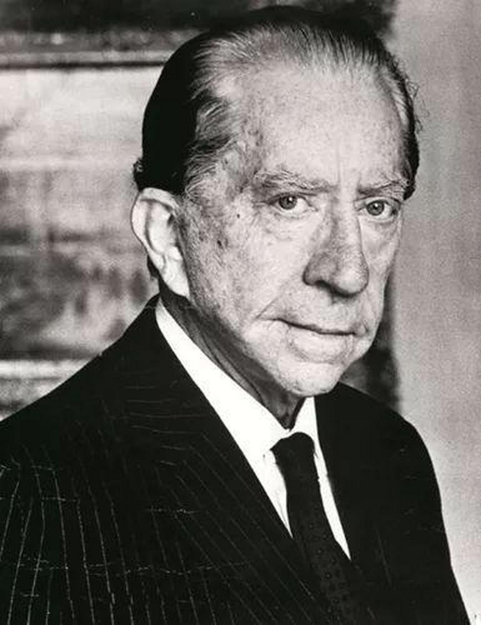 保罗·格蒂是个美国富商,著名的世界石油大王,他以区区500美元起家,到