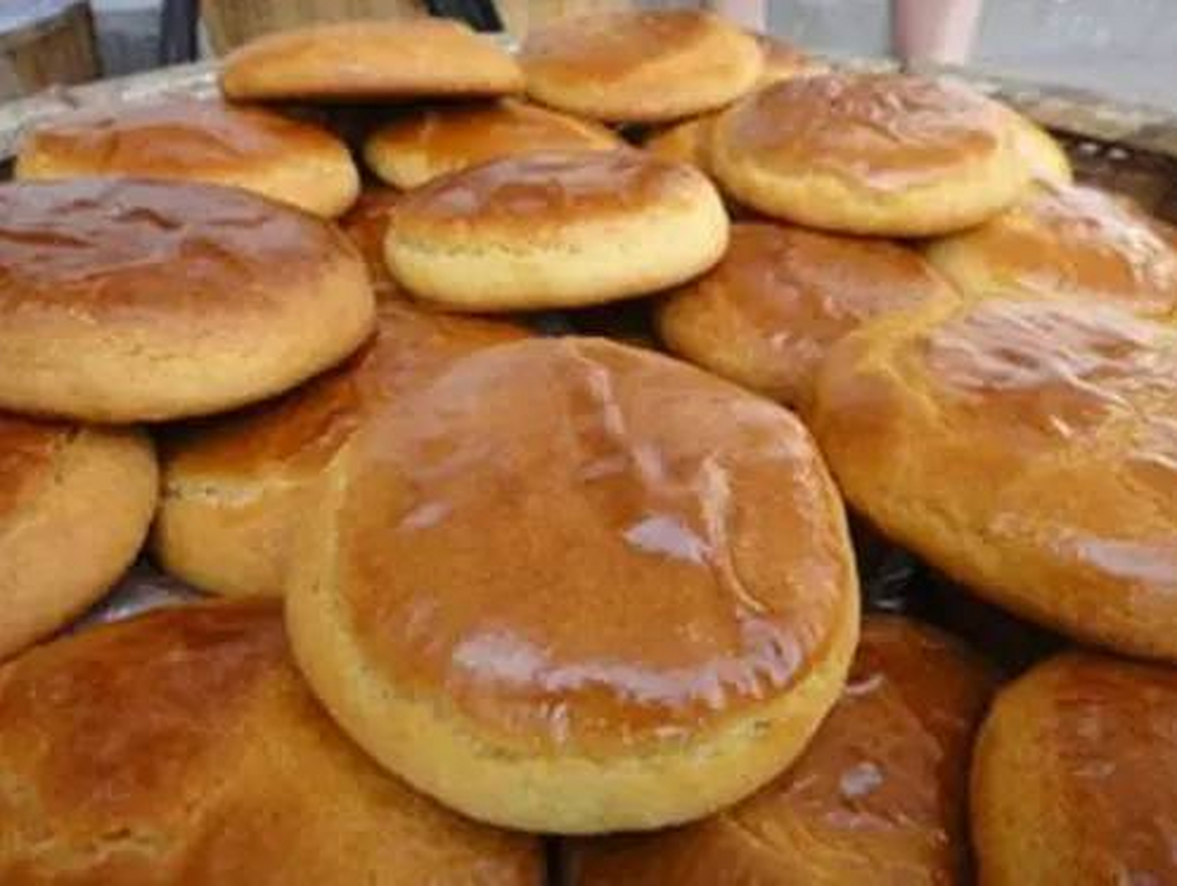 男方家送多少个"曲靖小粑粑"给女方家,就说明男方家要请多少个