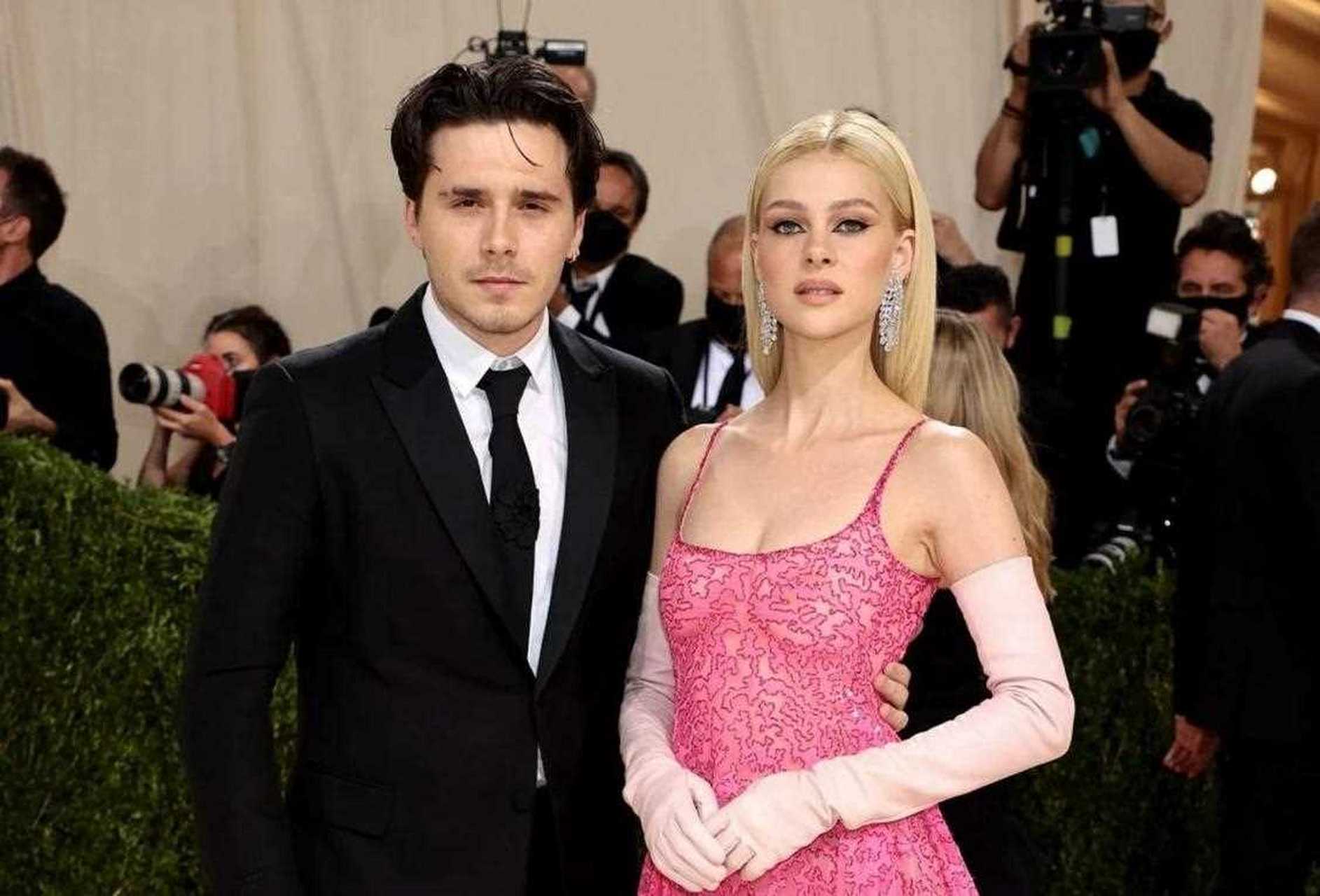 据报道,布鲁克林贝克汉姆在下与女继承人尼古拉佩尔茨举行的 300 万