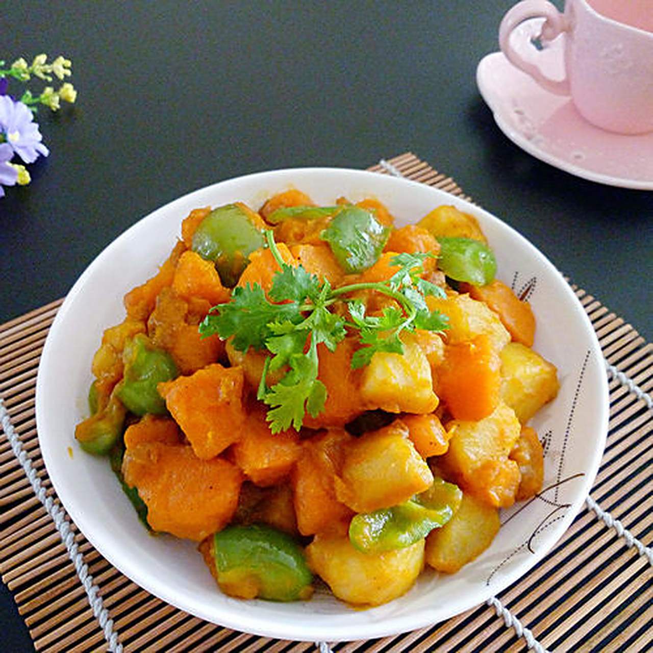 孩子营养餐:土豆炖南瓜.