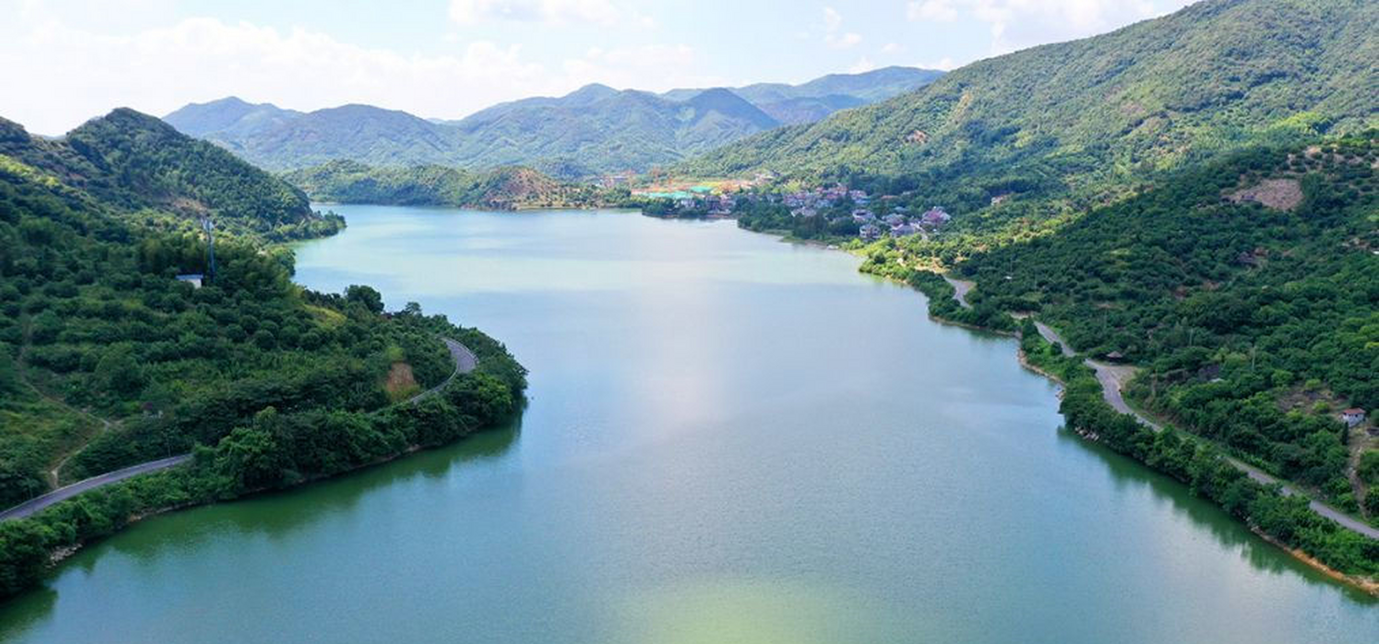 余姚市内的水库还有双溪口水库,陆埠水库,梁辉水库,四明湖水库,牟山湖