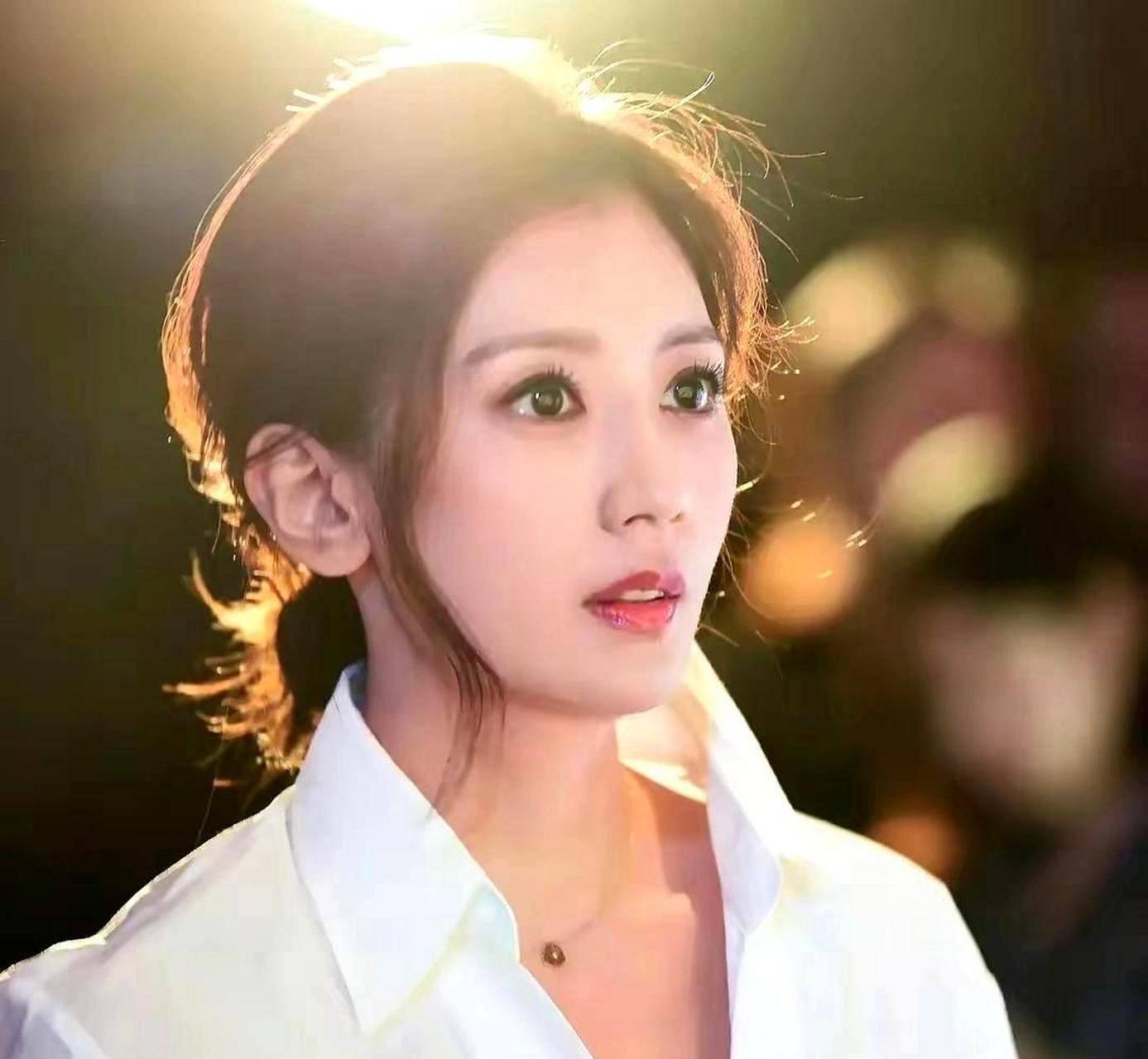 贾静雯在《乘风破浪的姐姐4》节目中状态非常出色,她