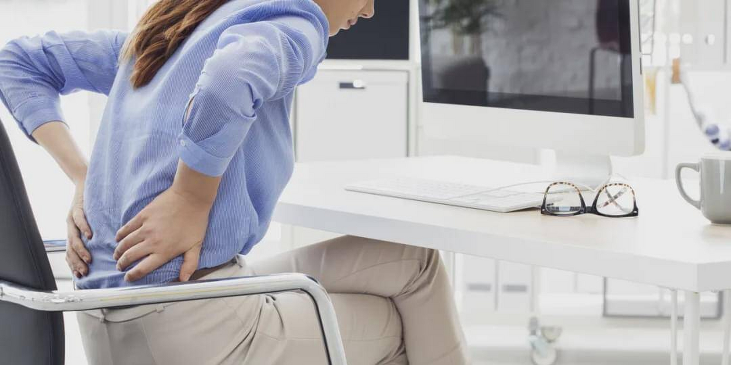 诊室内,26岁女子一脸笑意的说道:"腰部酸胀一个月,是不是腰肌劳损呀".