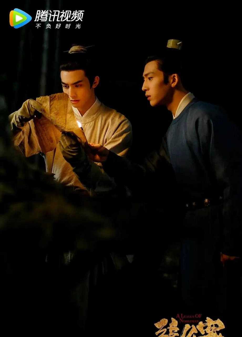 无意间看到张公案的海报,感觉宋威龙和井柏然都挺帅的啊!