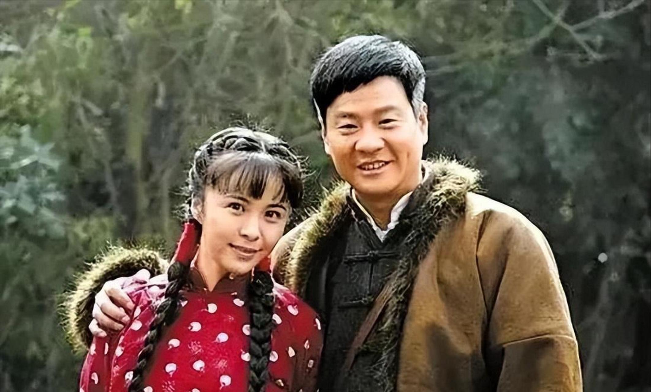 2004年,连奕名认识陈实,一个月后,两人决定结婚,拿
