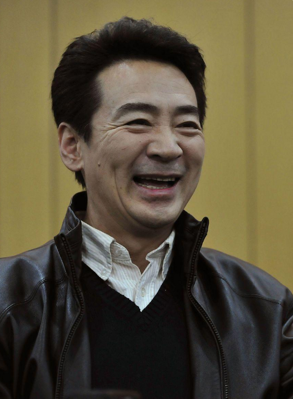 寇振海与李婷的年龄差距高达25岁,这个差距让李婷十分犹豫,她担心自己