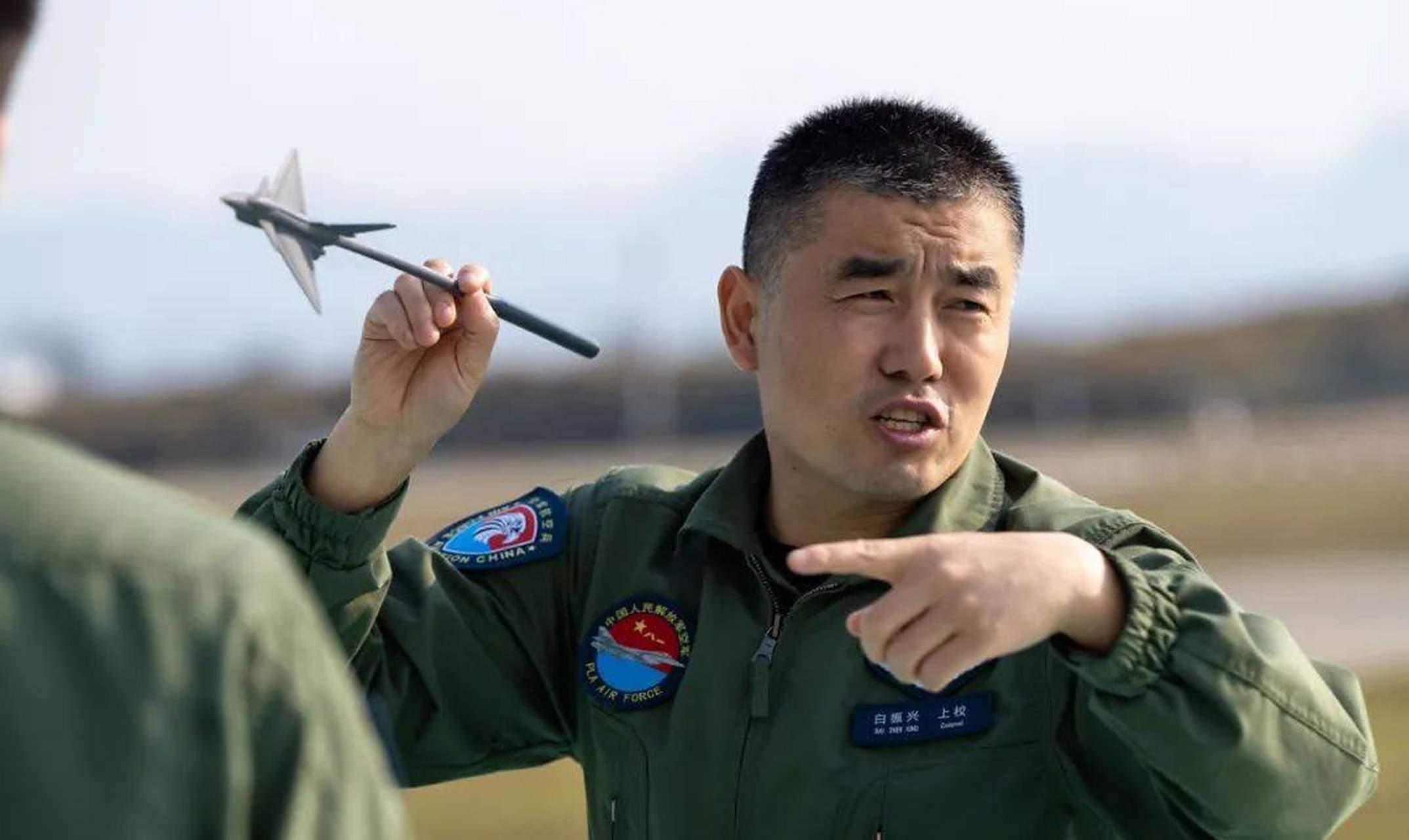 本文转自【南部战区】; 作者 | 吴高明 人物简介 白振兴 一级飞行员