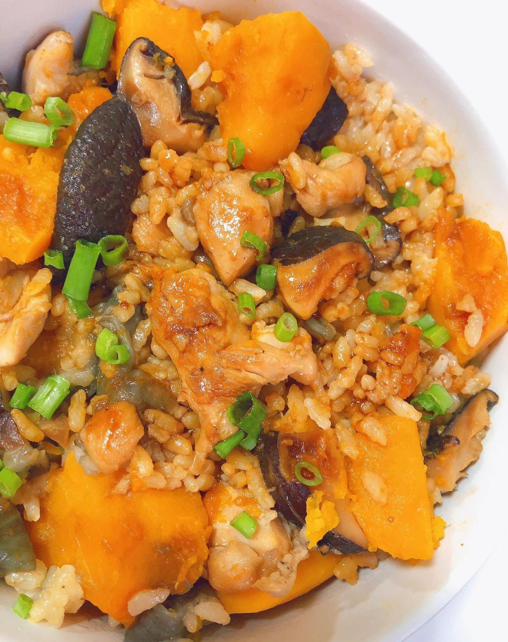 小朋友超爱吃的南瓜鸡腿焖饭|||个人觉得焖饭真的是又简单又好吃 食材