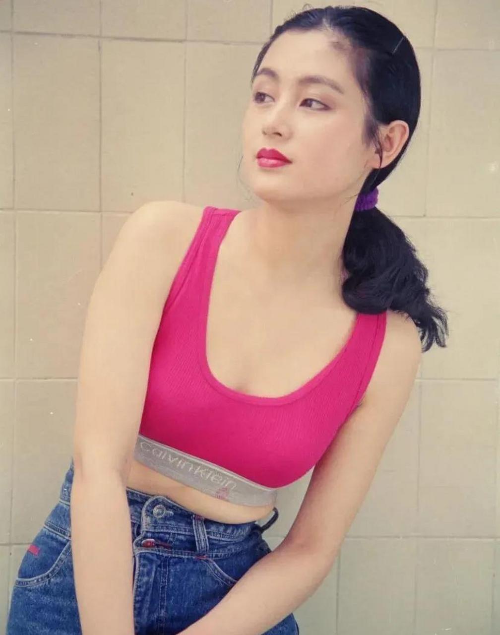 领动计划# 这张照片拍摄于1995年,中国大陆女演员陈红穿着calvin